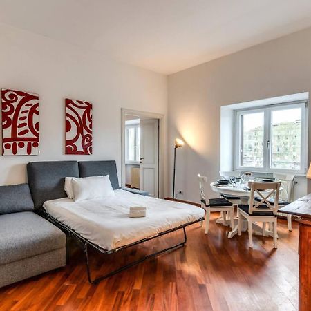 Splendid Flat On The Tiber River Rome Exterior photo
