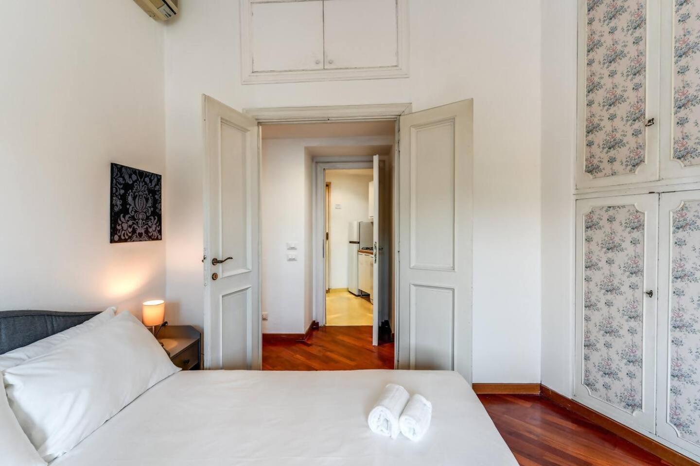 Splendid Flat On The Tiber River Rome Exterior photo