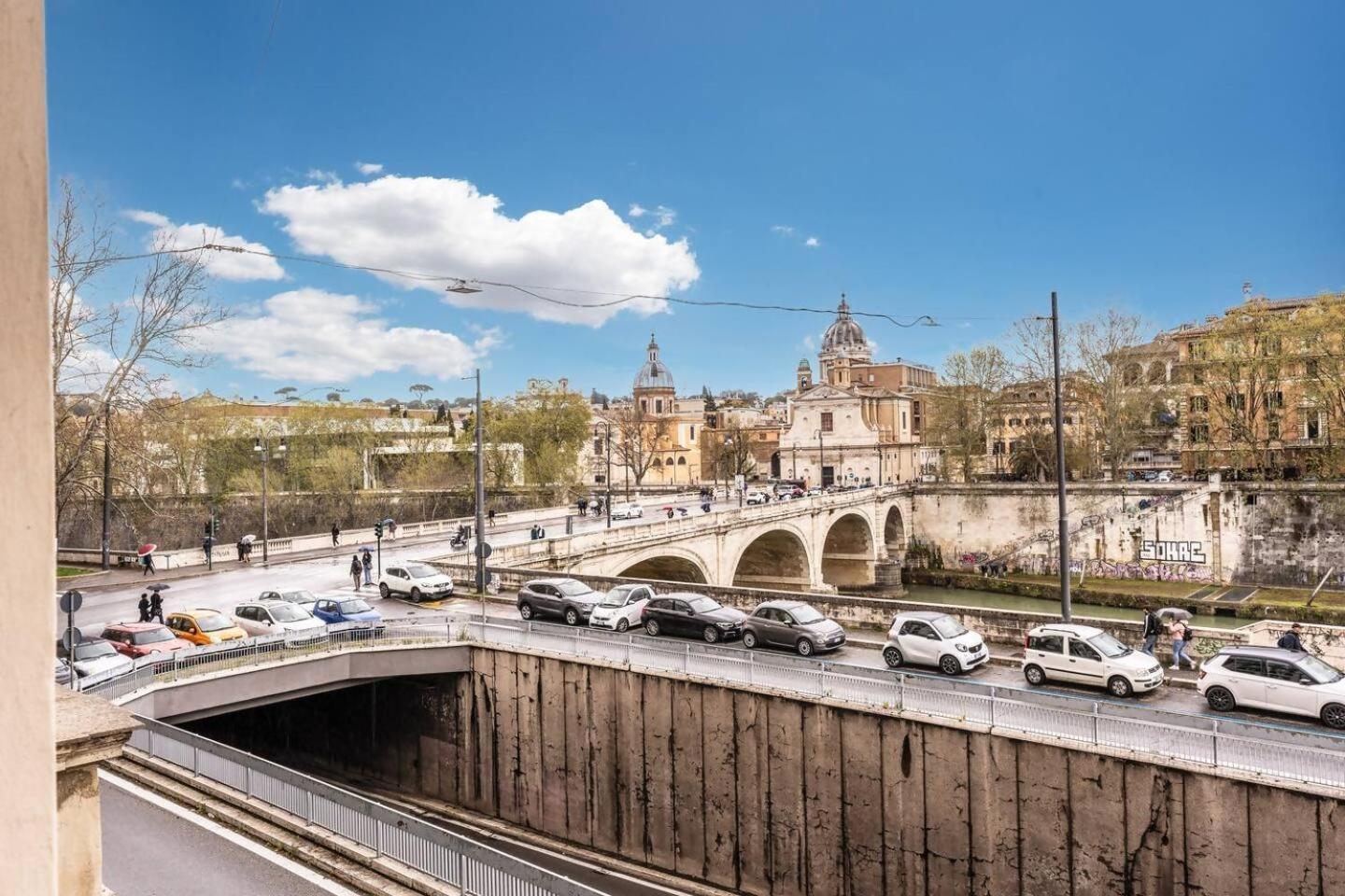 Splendid Flat On The Tiber River Rome Exterior photo